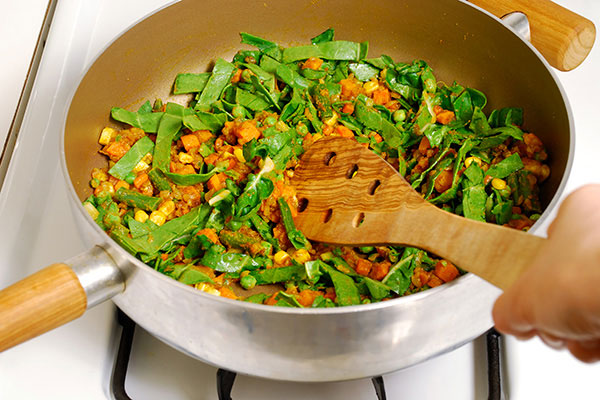 
              Spicy Curry Flavored Vegetable <i>Yakimeshi</i>, Stir-Fried Rice Step 5
      	