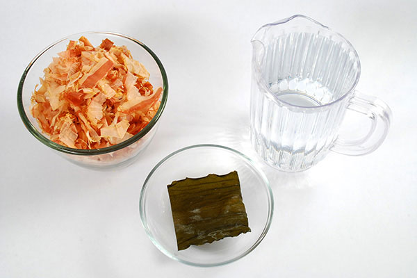 
            	<i>Ichiban Dashi</i> (Japanese Broth)  Ingredients
      	