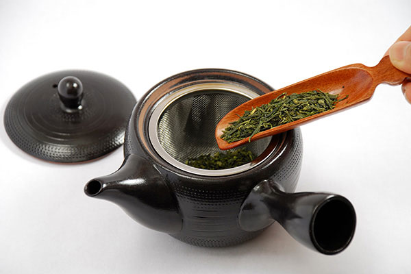 
              Hot Green Tea <i>(Sencha)</i> Step 2
      	