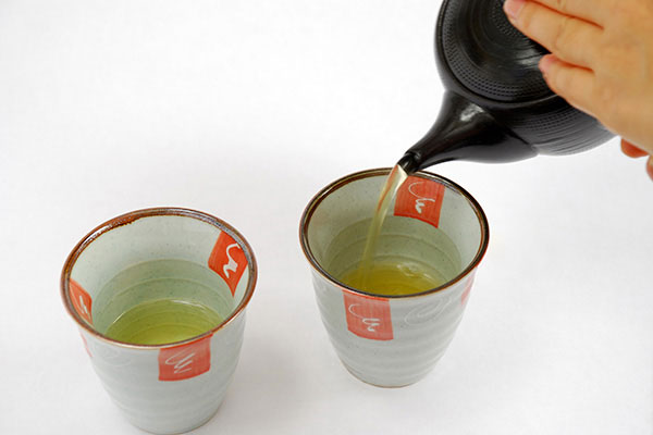 
              Hot Green Tea <i>(Sencha)</i> Step 4
      	