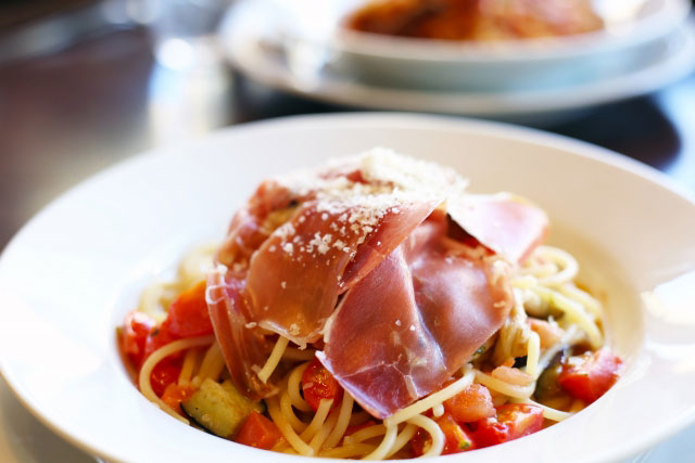 The inclusion of cured meat, tomatoes, and Parmesan cheese make this pasta dish rich in umami flavor