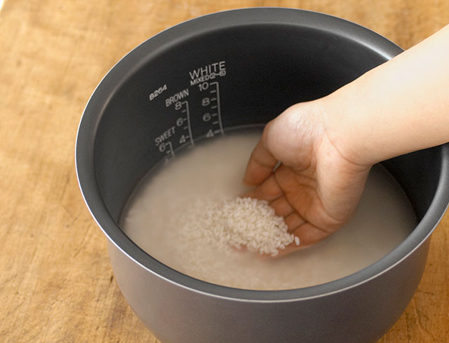 How to Wash Rice for Perfect Rice Cooking - Zojirushi