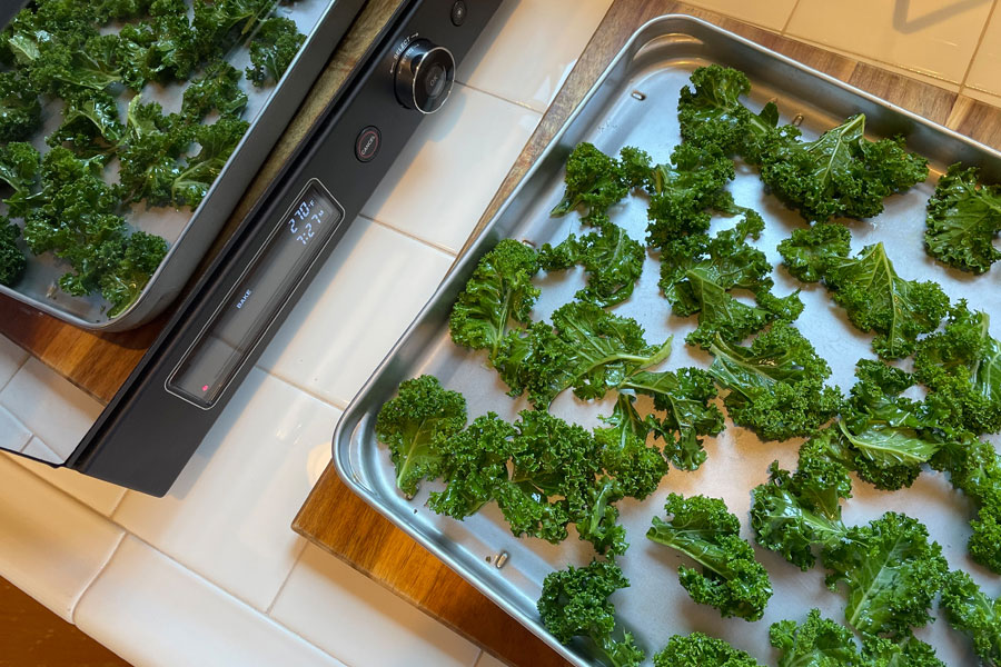 https://www.zojirushi.com/blog/wp-content/uploads/2021/10/fresh-kale.jpg