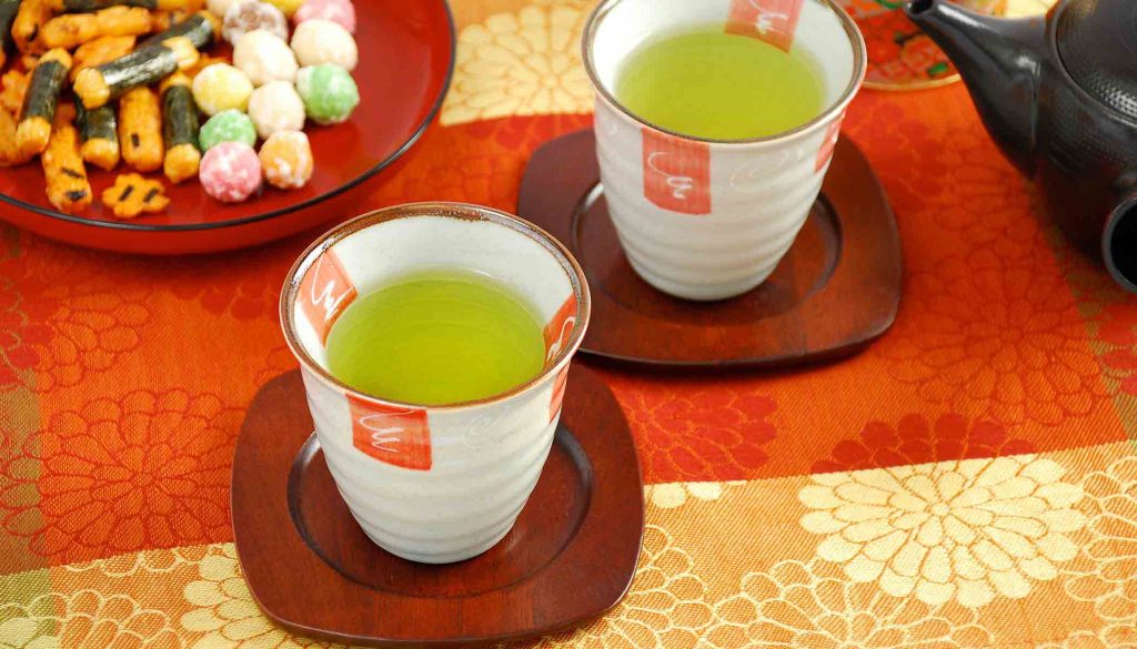 green tea in cups