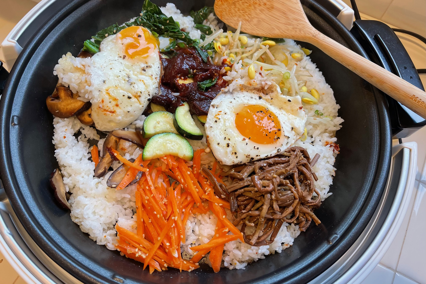 https://www.zojirushi.com/blog/wp-content/uploads/2023/03/bibimbap-stir.jpg