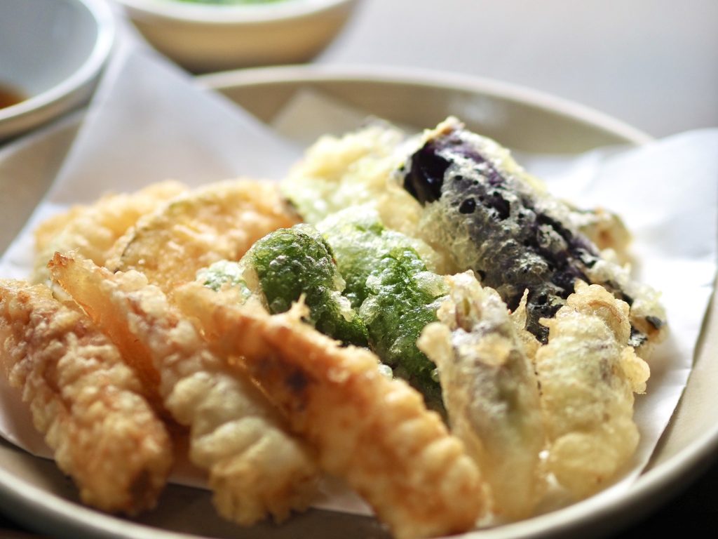 Plate filled with assorted battered and fried veggies.