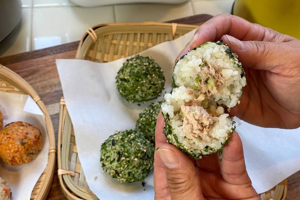 Korean Style Riceball Jumeokbap - Tuna Mayo Furikake