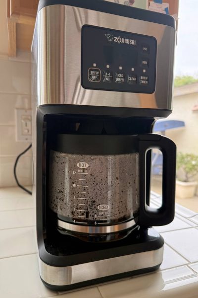 coffee maker showing 4 cups of coffee