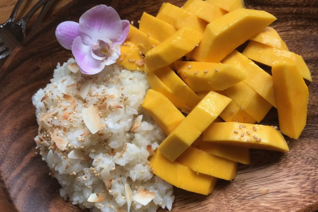 Mango sticky rice presentation