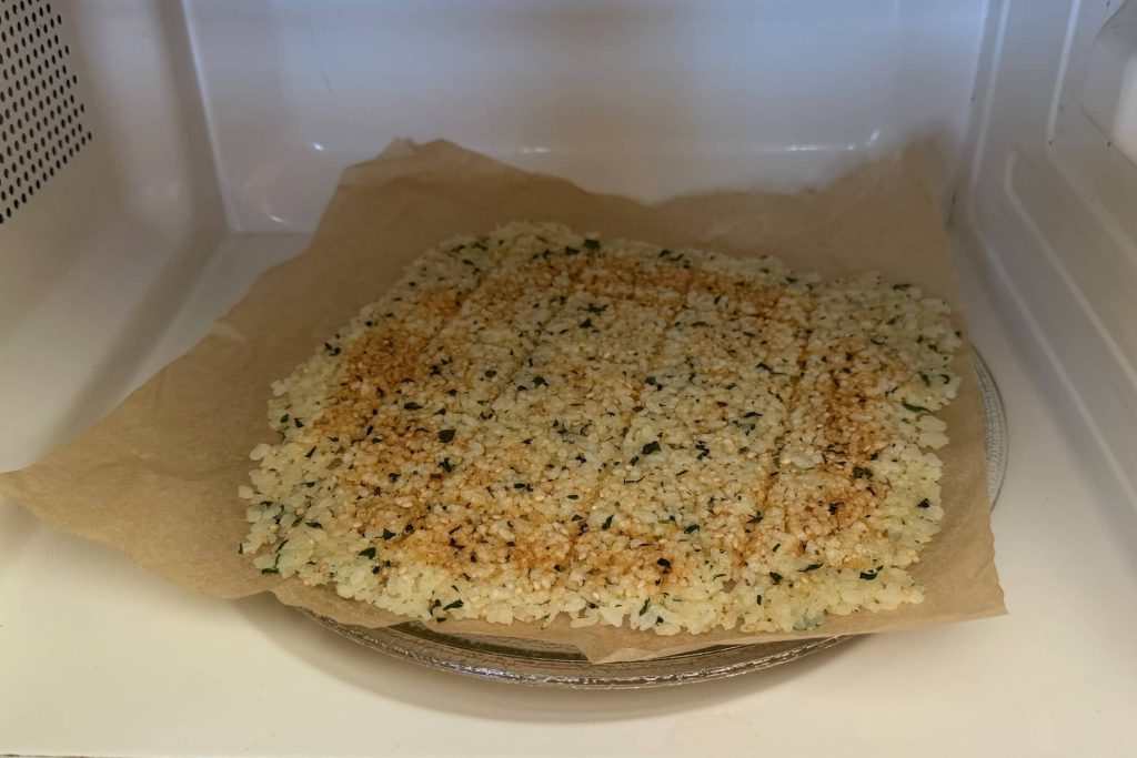 Microwaving cheese rice crackers