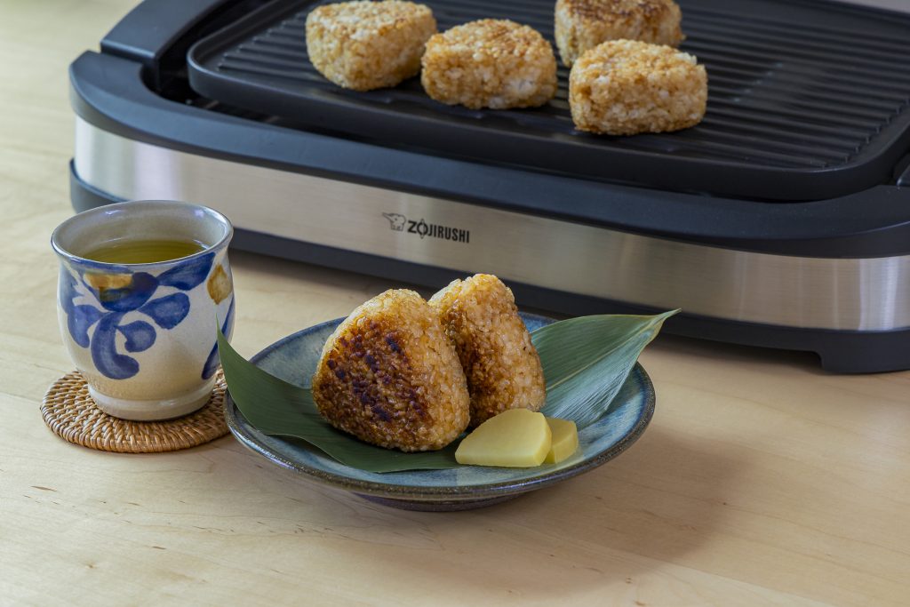 Yaki onigiri with tea