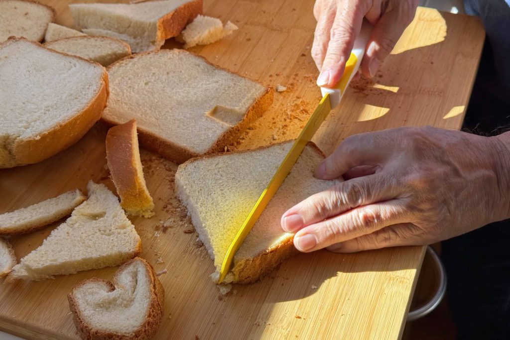 slicing bread into triangles