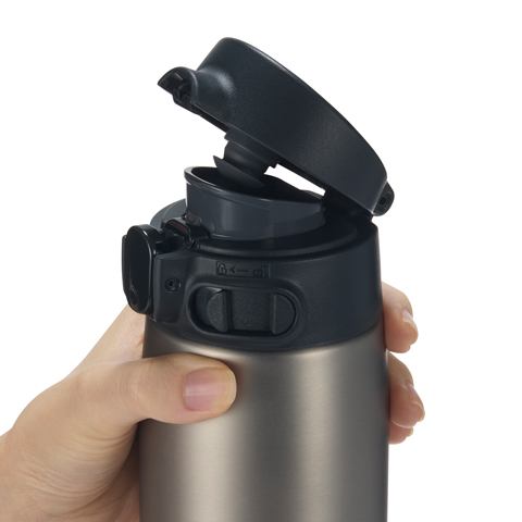 Flip-lid keeps sip spout clean when closed
