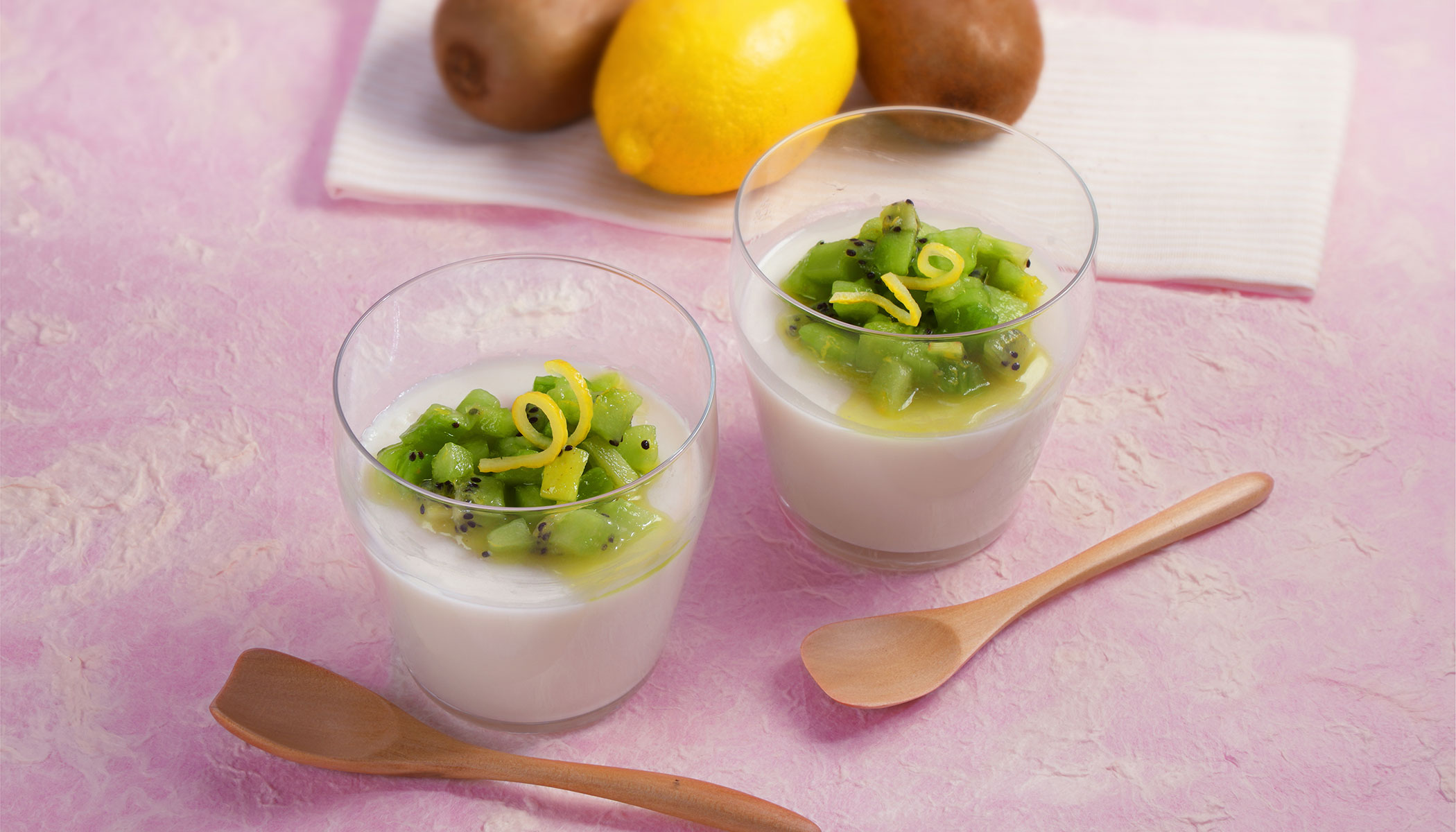 Yogurt Gelatin with Kiwifruit